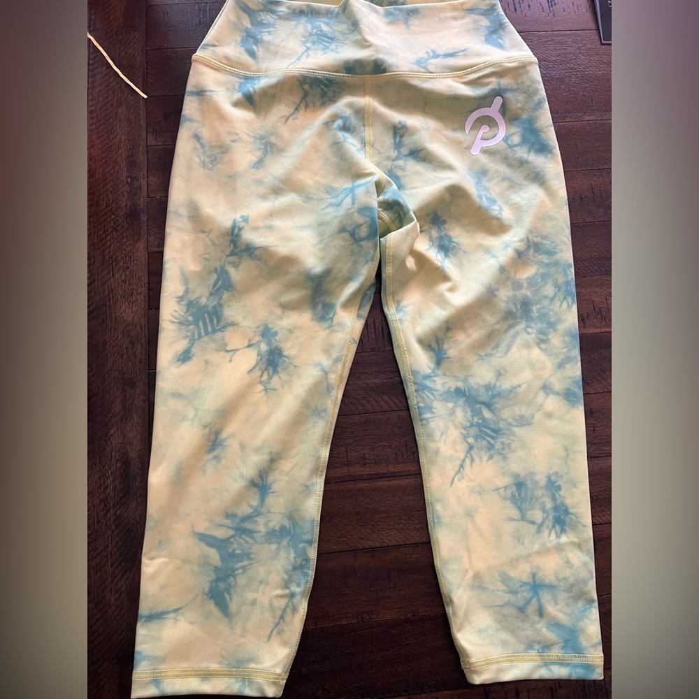 NWT Cadent capris Peloton size medium